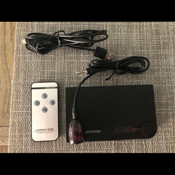UGREEN HDMI Switch 3 In 1 Out - Picture 2 of 11